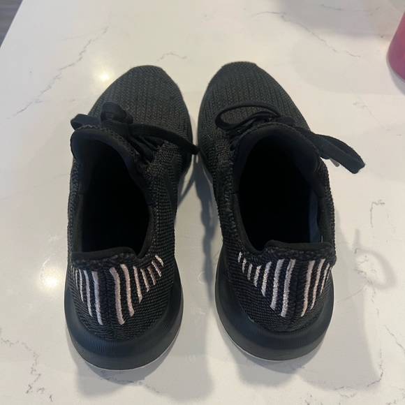 Women’s size 7.5 Adidas Running Shoes - Picture 4 of 5